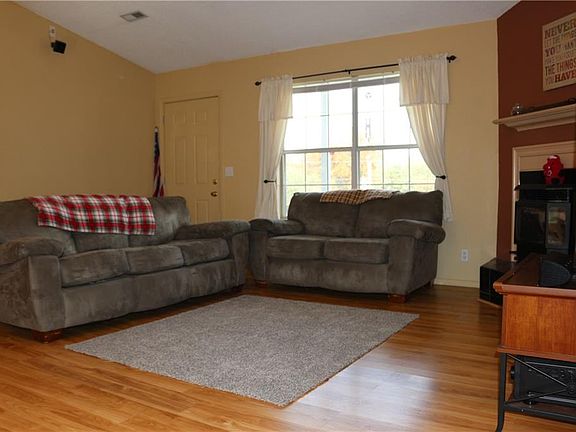 3rd image of 17 Marionet Cir