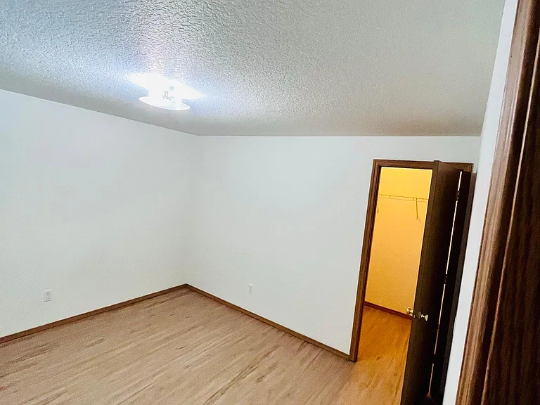17210 NE 27th Way — Photo 17