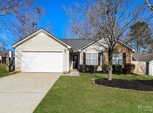 200 Waters Edge Dr, Locust Grove, GA 30248