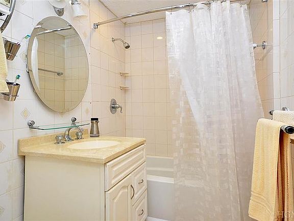 5th image of 6035 Broadway APT 4C