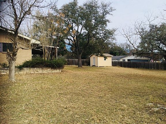 4th image of 1204 Donna Kay Dr