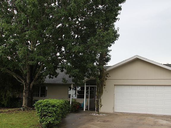 4th image of 608 SE Harborview Dr