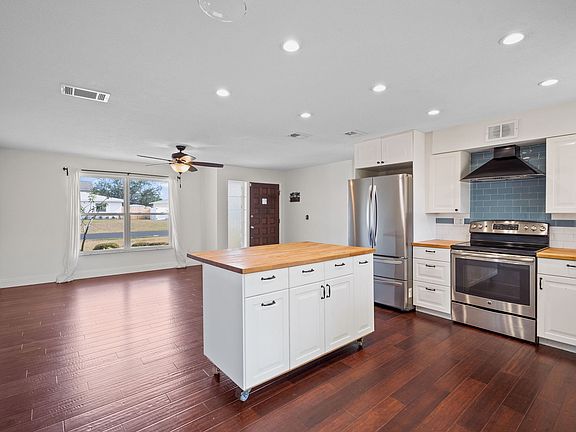 5th image of 1712 Thomas Dr