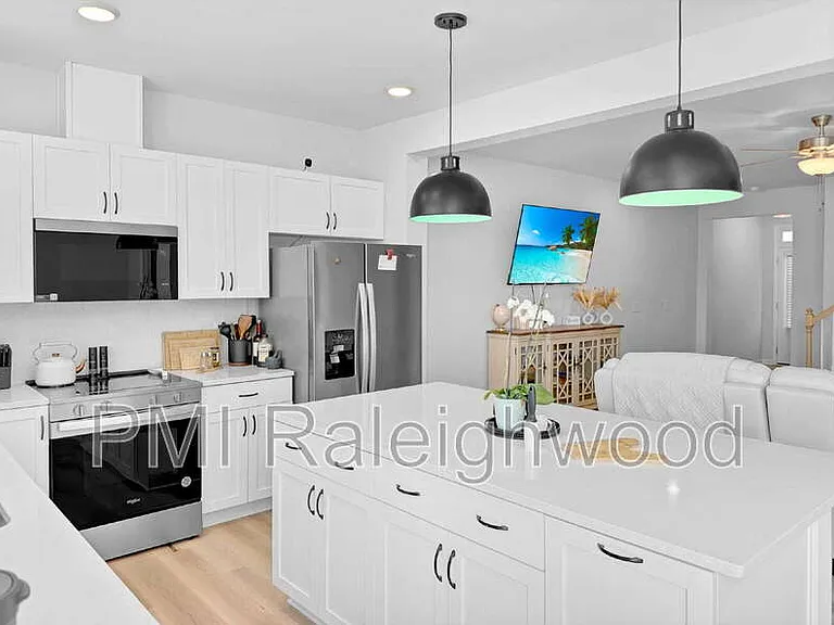 136 Kobus Ct — Photo 9