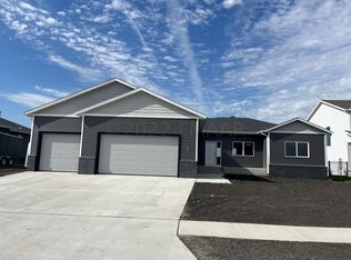 8875 Cottonwood Blvd, Horace, ND 58047