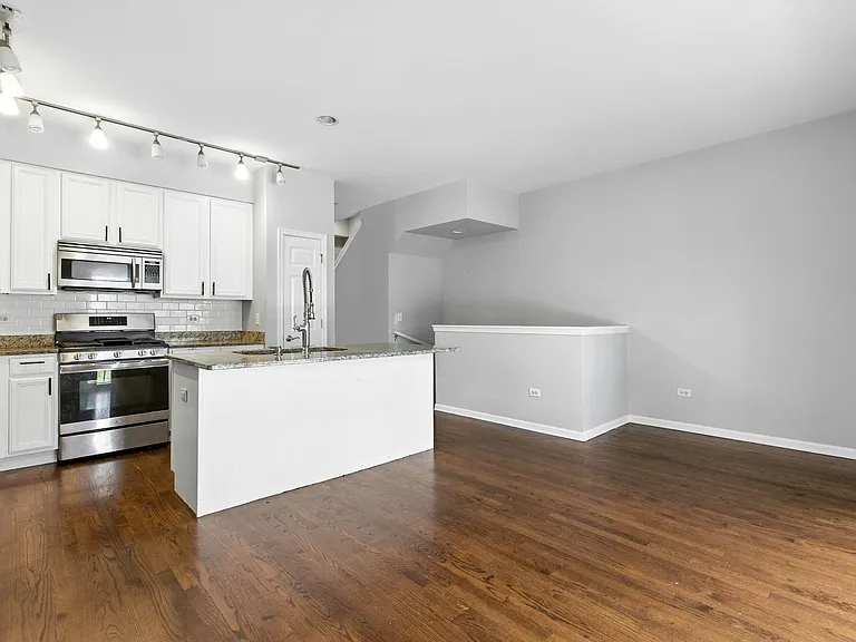 346 E 25th Pl #25 — Photo 7