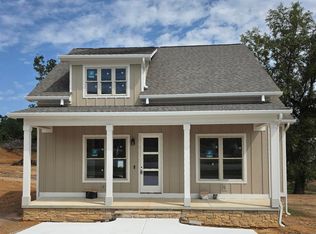 302 Thomas Rd, Fort Oglethorpe, GA 30742