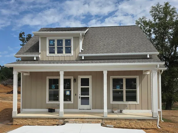 302 Thomas Rd, Fort Oglethorpe, GA 30742