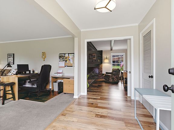 5th image of 207 Oak Hill Dr