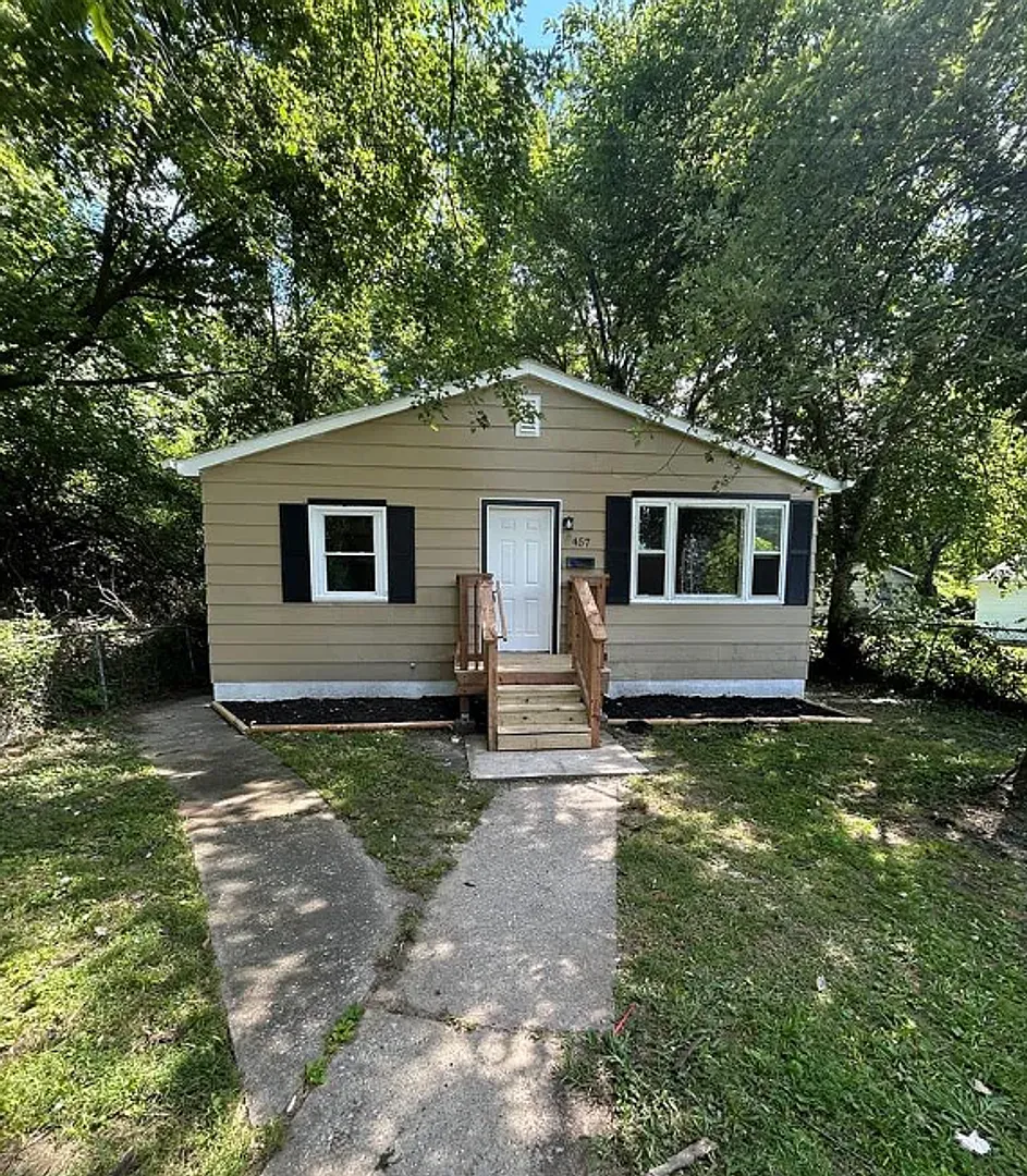 For Lease — Photo 1