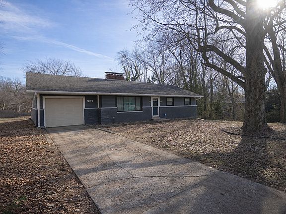 2nd image of 907 Dina Ave