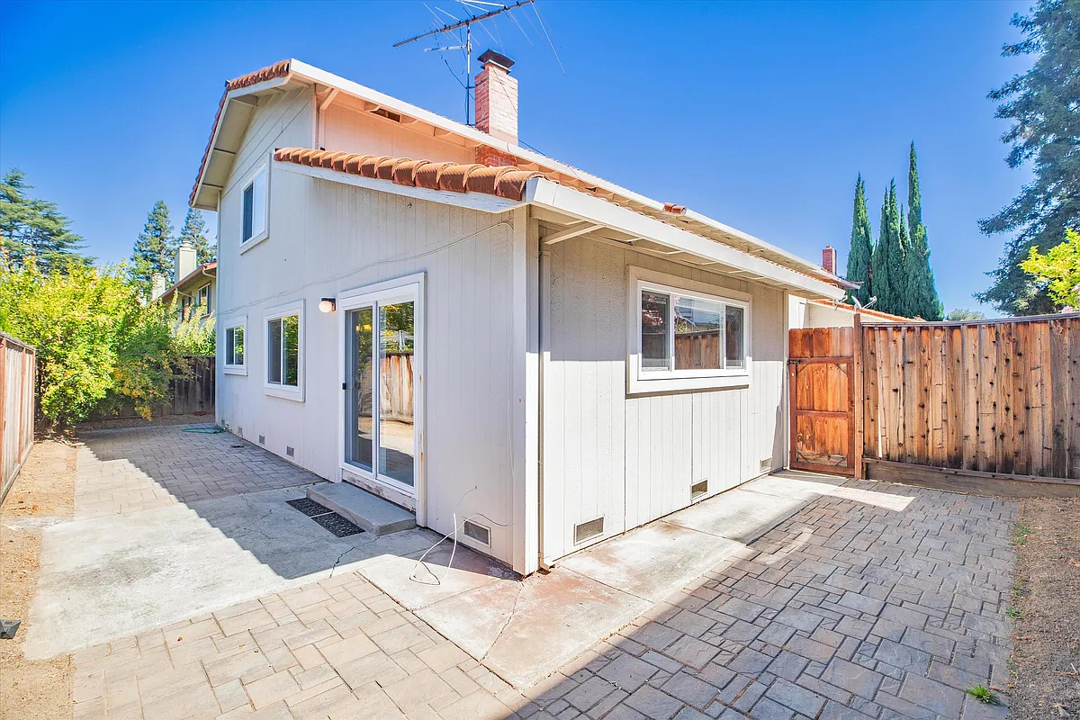 Building Photo - 1235 Hollenbeck Ave #B
