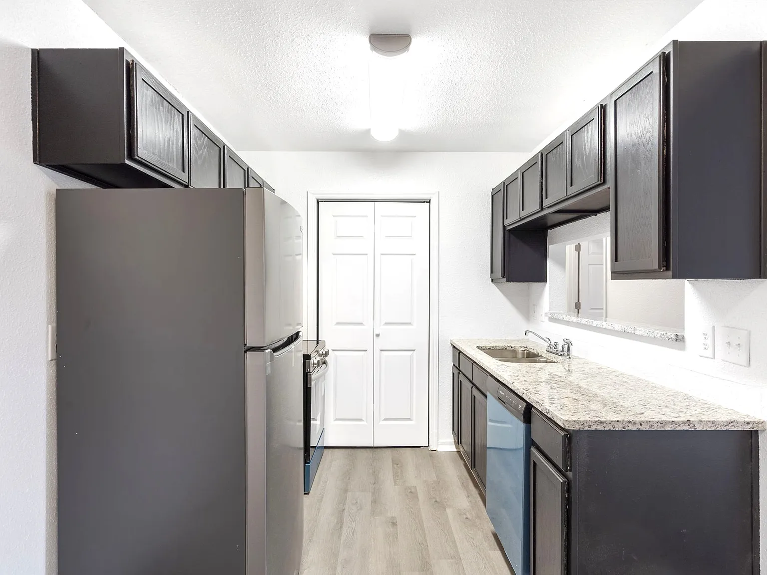 2 bed, 900 sqft, $900 — Photo 4