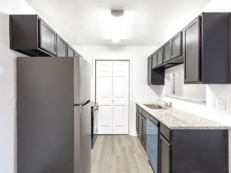 1211 N Viola St — Photo 4