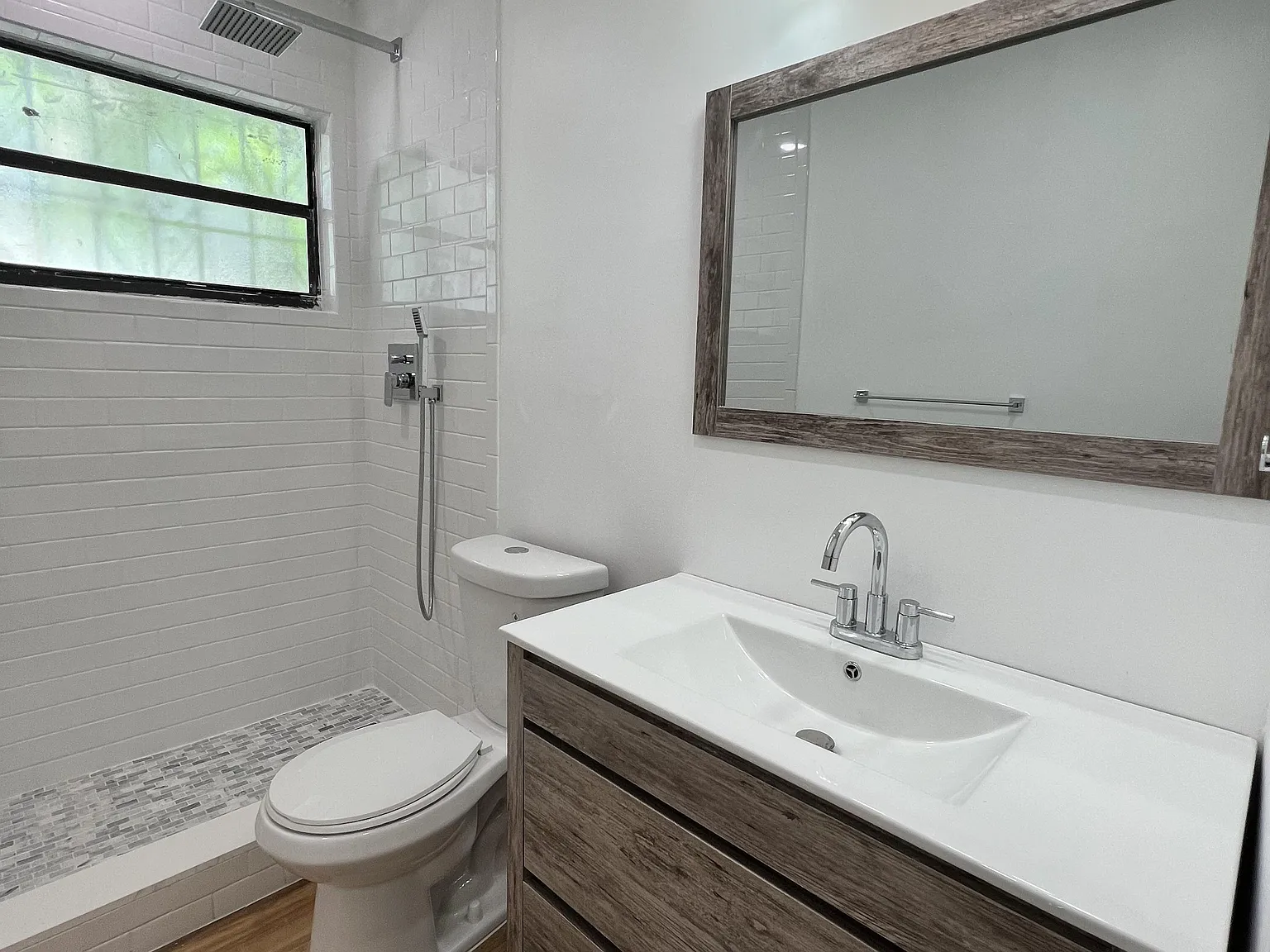 4 bed, 3.0 bath, 2340 sqft, $1,395 — Photo 4