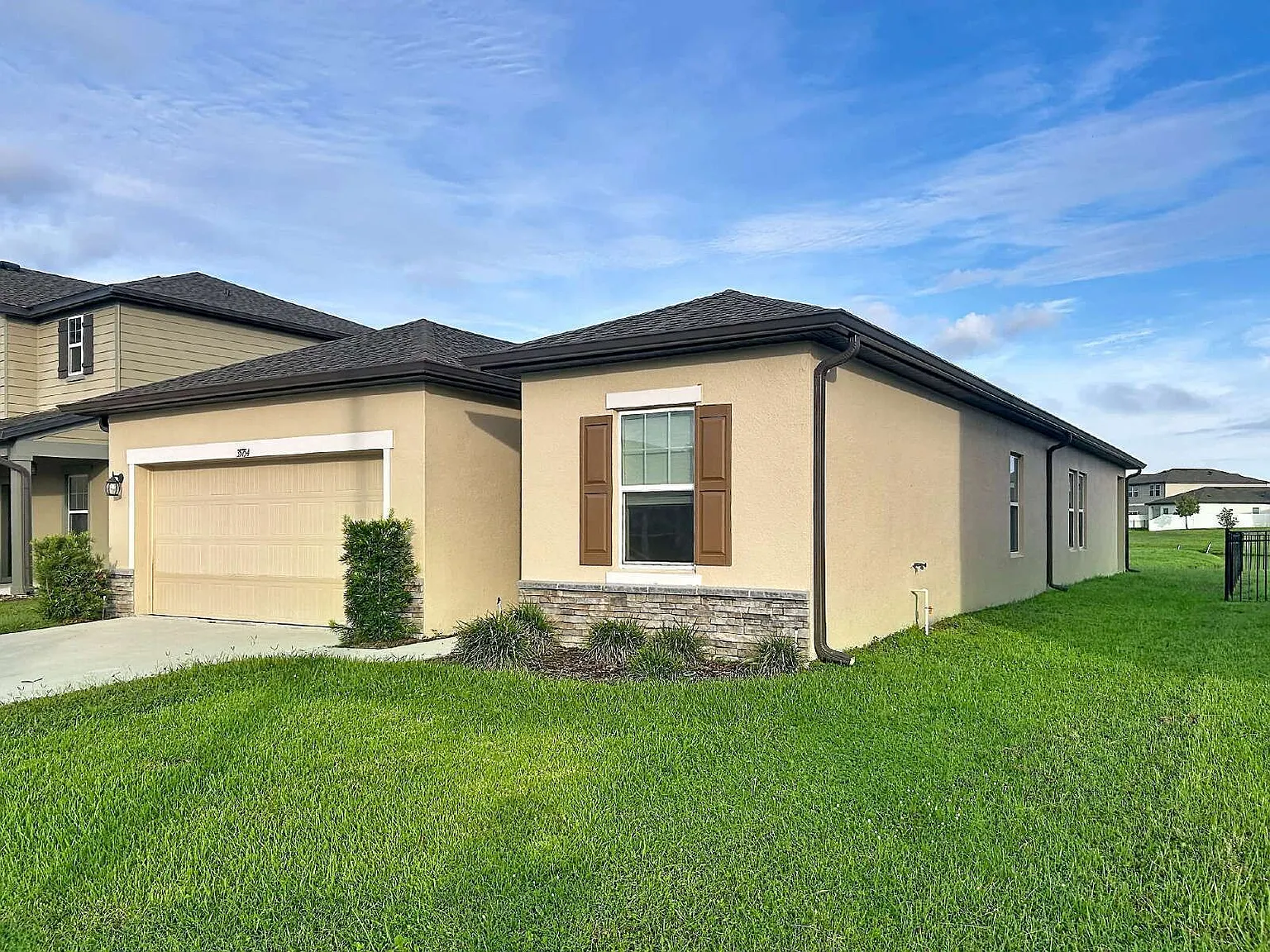 4 bed, 3.0 bath, 1912 sqft, $2,345 — Photo 3