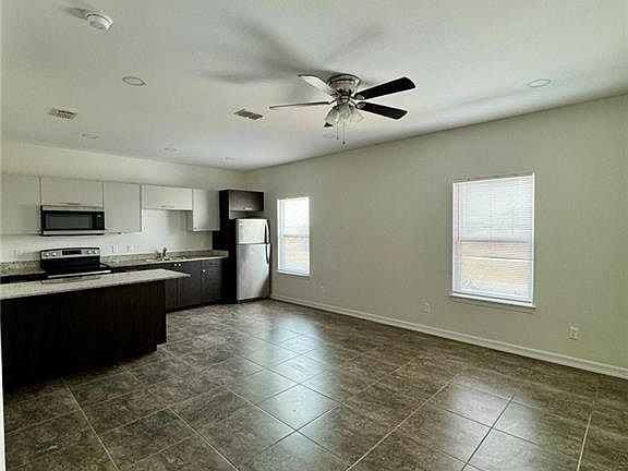 5th image of 300 Sylvia Handy Dr #103