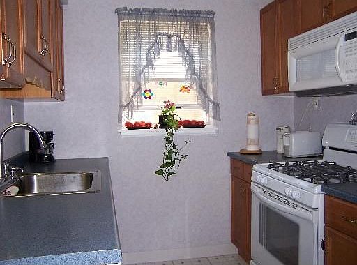 5th image of 825 Maine St