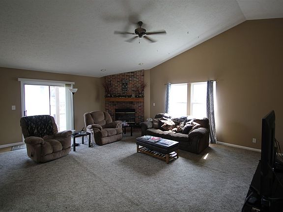 3rd image of 4811 Autumn Ln N