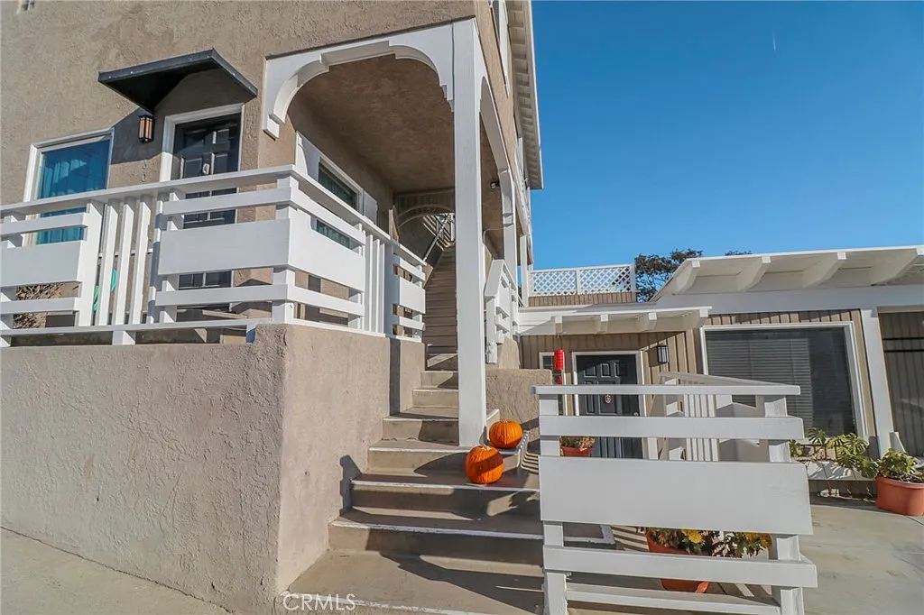 2 bed, 725 sqft, $3,500 — Photo 2
