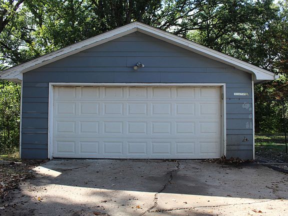 3rd image of 501 Elm Ave