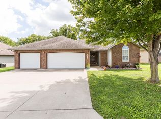 5520 W Bayberry Dr, Springfield, MO 65802