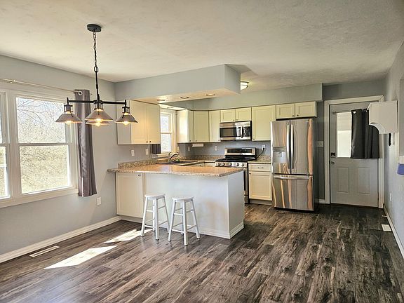 4th image of 2762 Centerview Rd