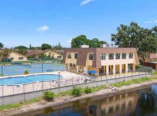 42 Springdale Cir, Palm Springs, FL 33461