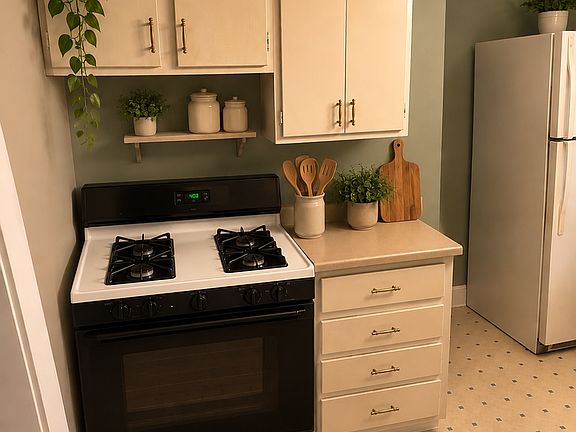 3rd image of 282 Harrison Ave S #2
