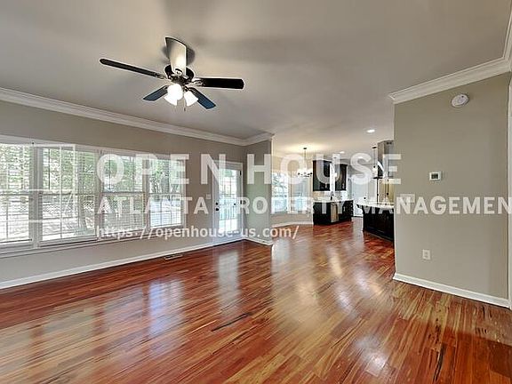 4th image of 3146 Crestmont Way NW