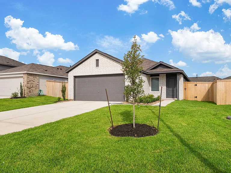 706 Umbrella Tree Dr — Photo 1