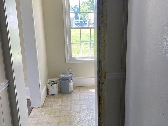 3rd image of 22725 Lawrence Ave