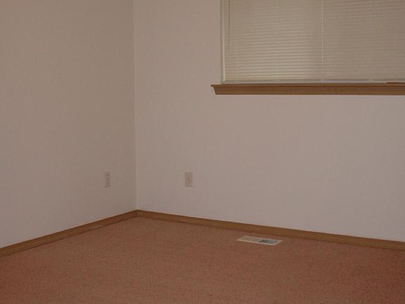 Spare bedroom.