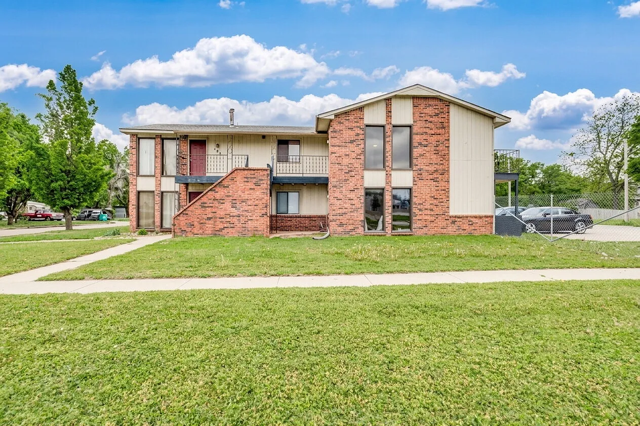 2 bed, 1.0 bath, $825 — Photo 1