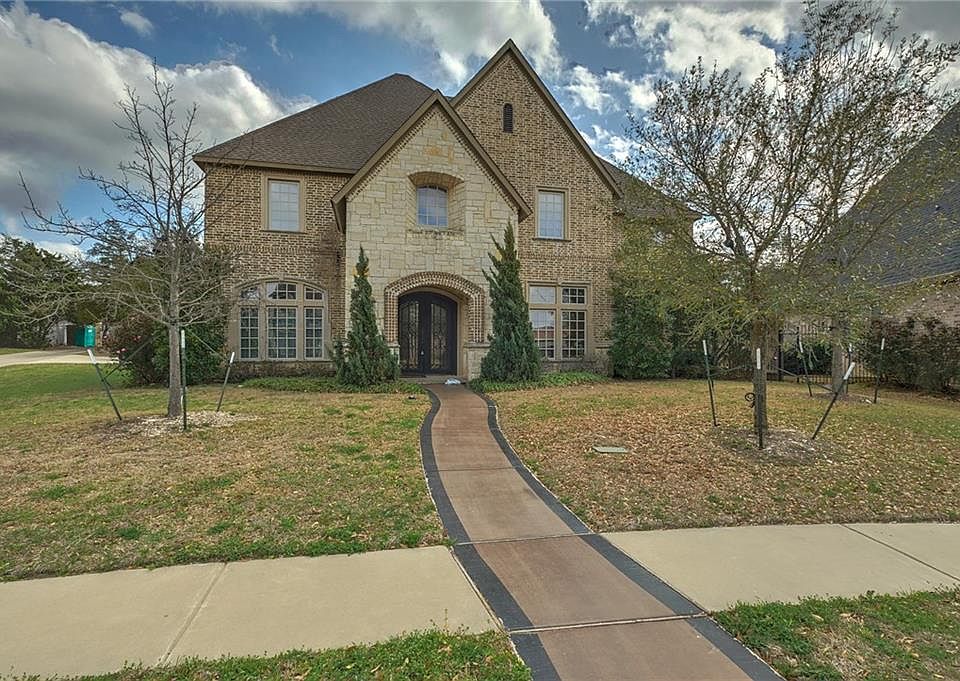 1st image of 806 Belclaire Cir