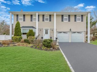 38 Lawrence Dr, Nesconset, NY 11767