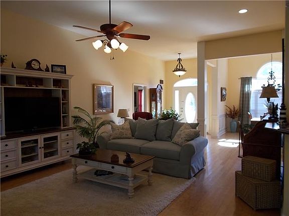 3rd image of 112 Kearney Ct