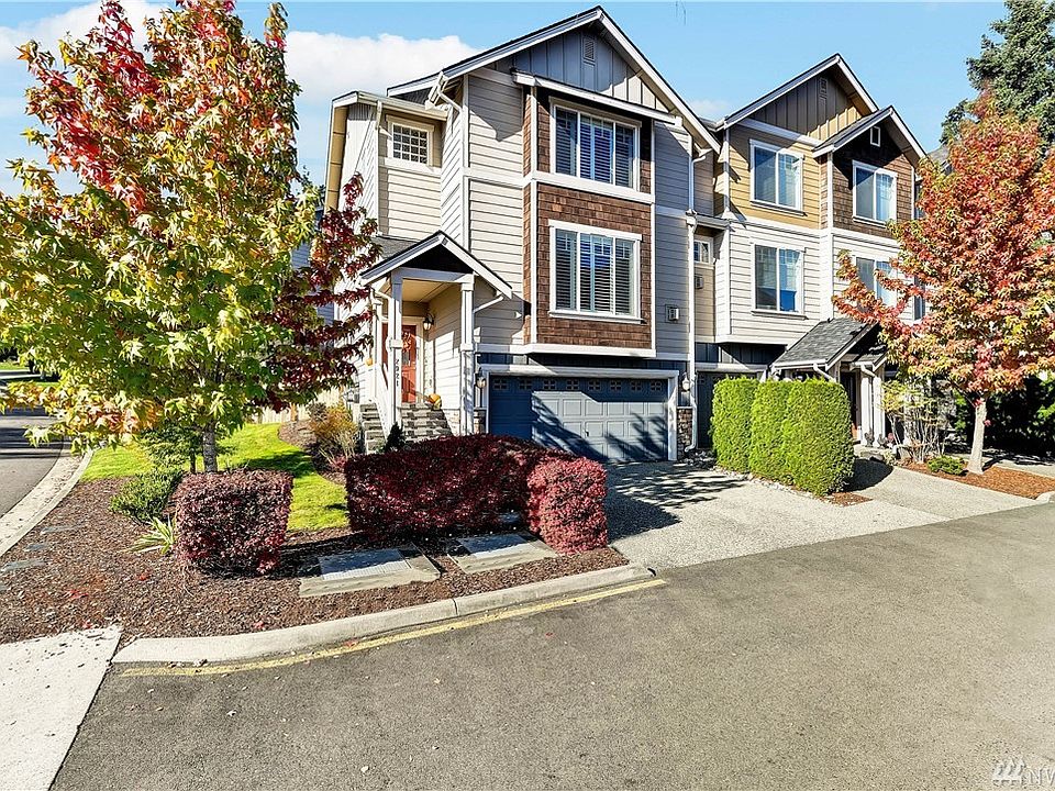 Built in 2008, this Craftsman Style Townhome has fiber cement siding and a 30 year composition roof.