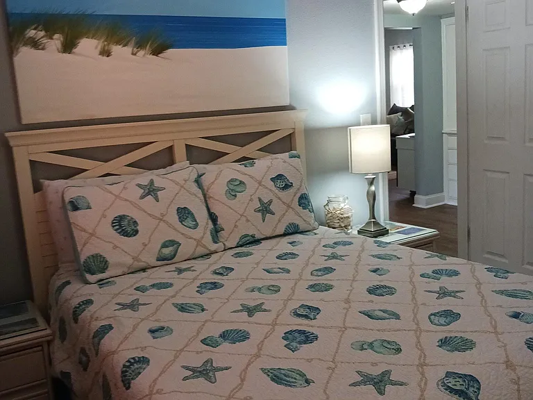 914 35th St N — Photo 13