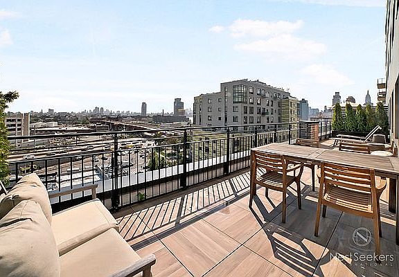 5th image of 11-39 49th Ave Penthouse 907
