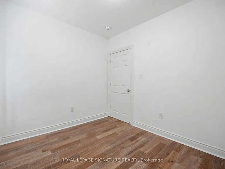 3331 Dundas St W — Photo 17