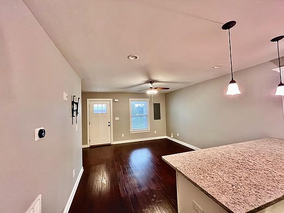 5th image of 241 Devonia Ave