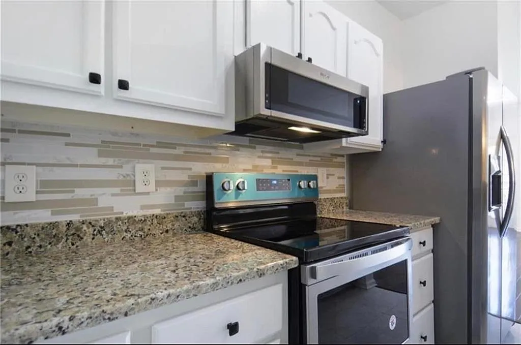 1 bed, 1.0 bath, 784 sqft, $3,000 — Photo 4