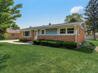 5331 S 114th St, Hales Corners, WI 53130