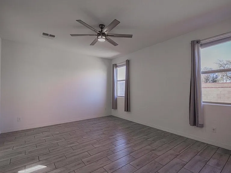 5726 S 30th Gln — Photo 13