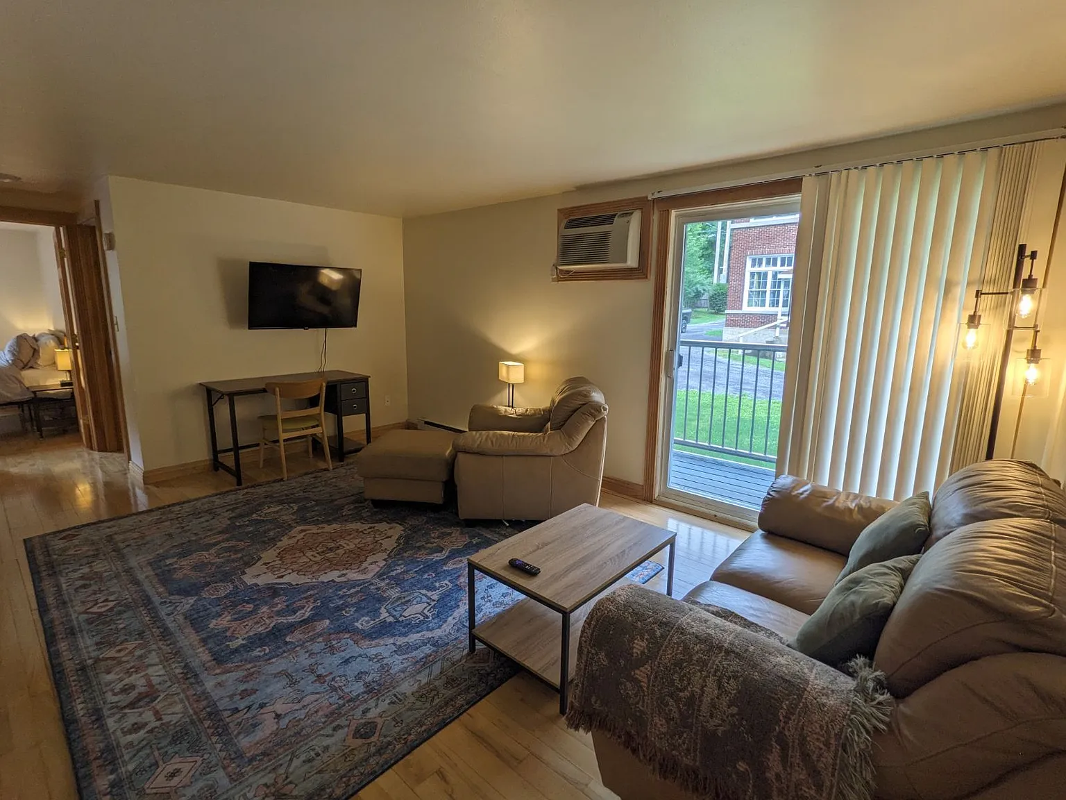 2 bed, 950 sqft, $1,850 — Photo 3