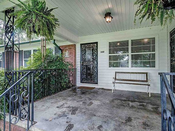 3rd image of 300 Mimosa Ave