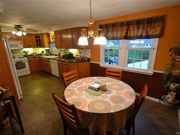 5th image of 31 Aldrich Dr