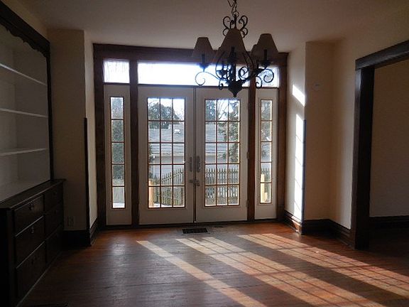 4th image of 119 S Lake St