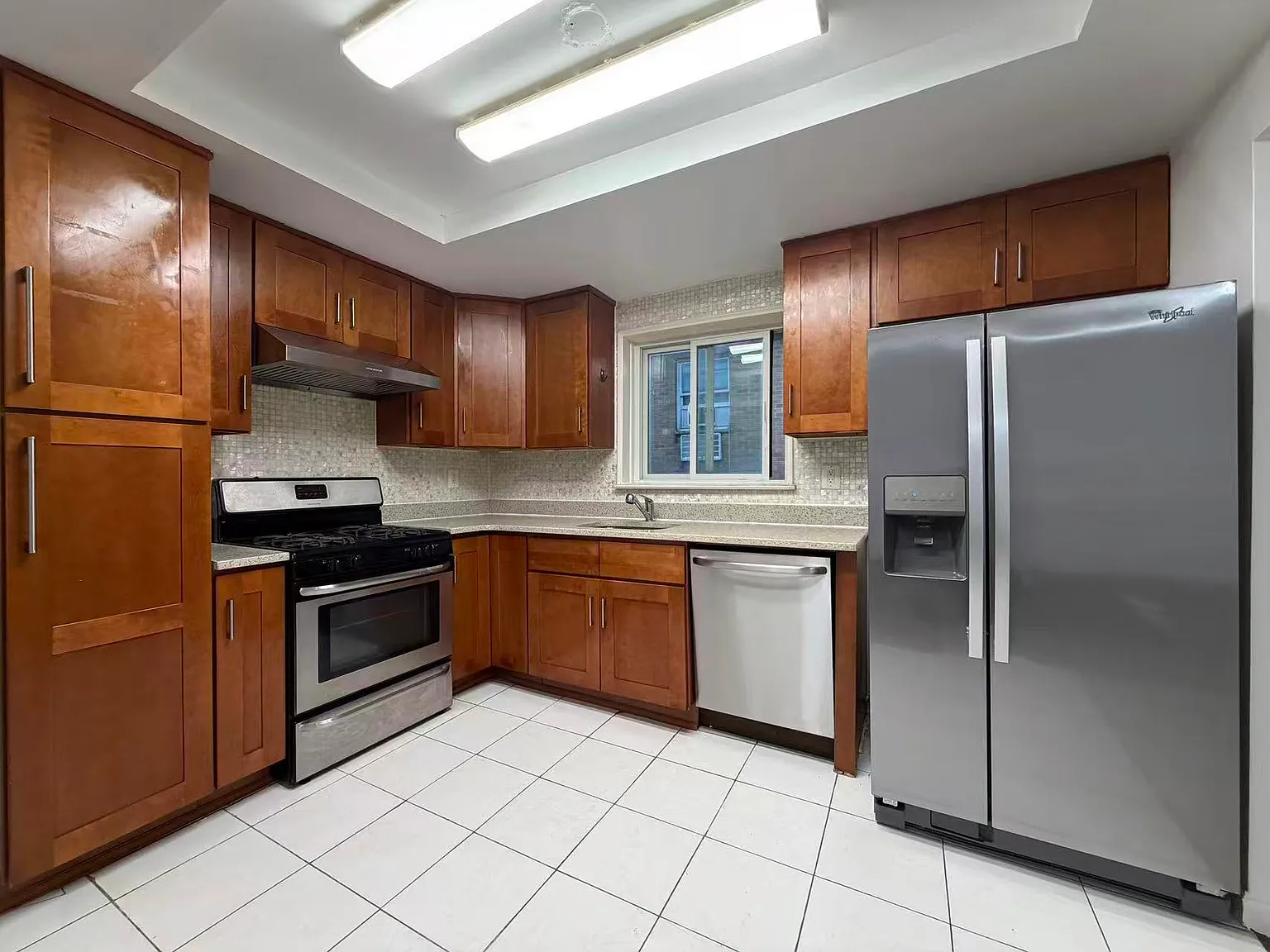 4 bed, 1.5 bath, 1200 sqft, $3,400 — Photo 1